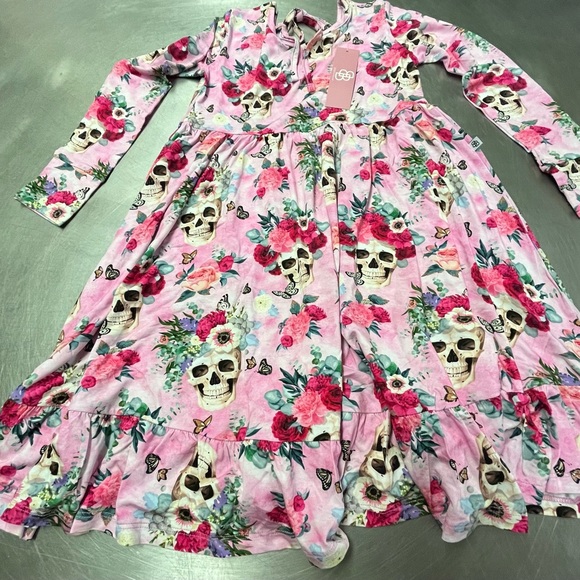 Queen Ruffled Dress - Picture 7 of 7